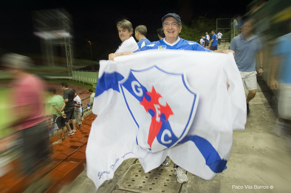 Torcedor do Galícia comemora o acesso à Primeira Divisão. Foto: Paco Vila Barros