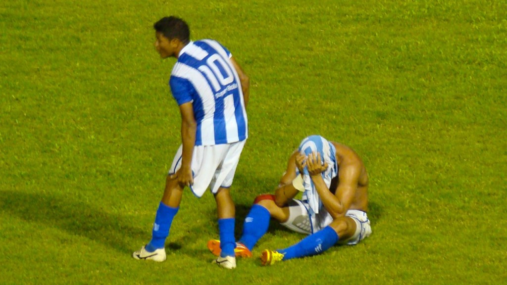 Comemorando o gol salvador contra o Ypiranga. Foto: Beto Boullosa