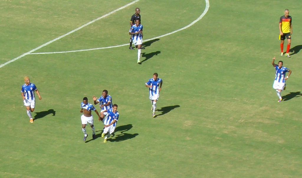 Sub-20 do Galícia comemora gol contra Catuense. Foto: Beto Boullosa